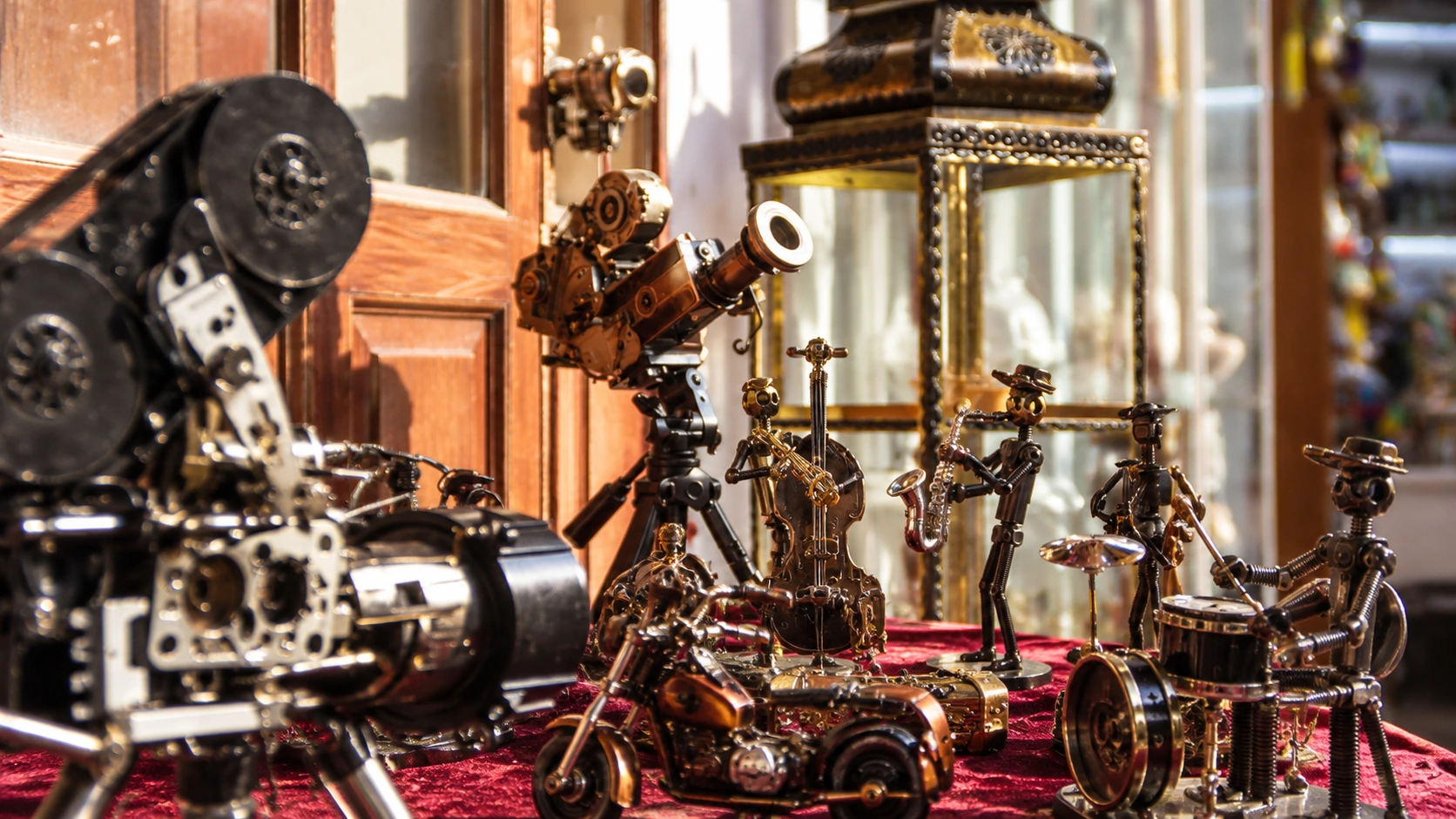 Small metal assemblages on a craft stall at El Bazaar Sábado