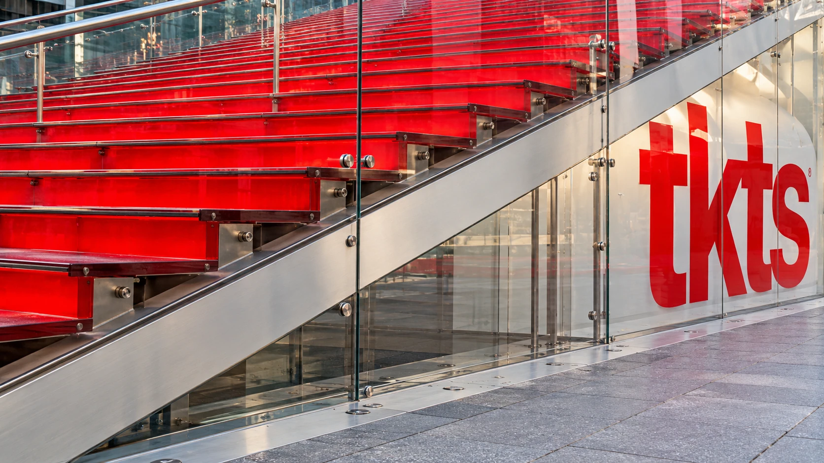 Glass stair structure