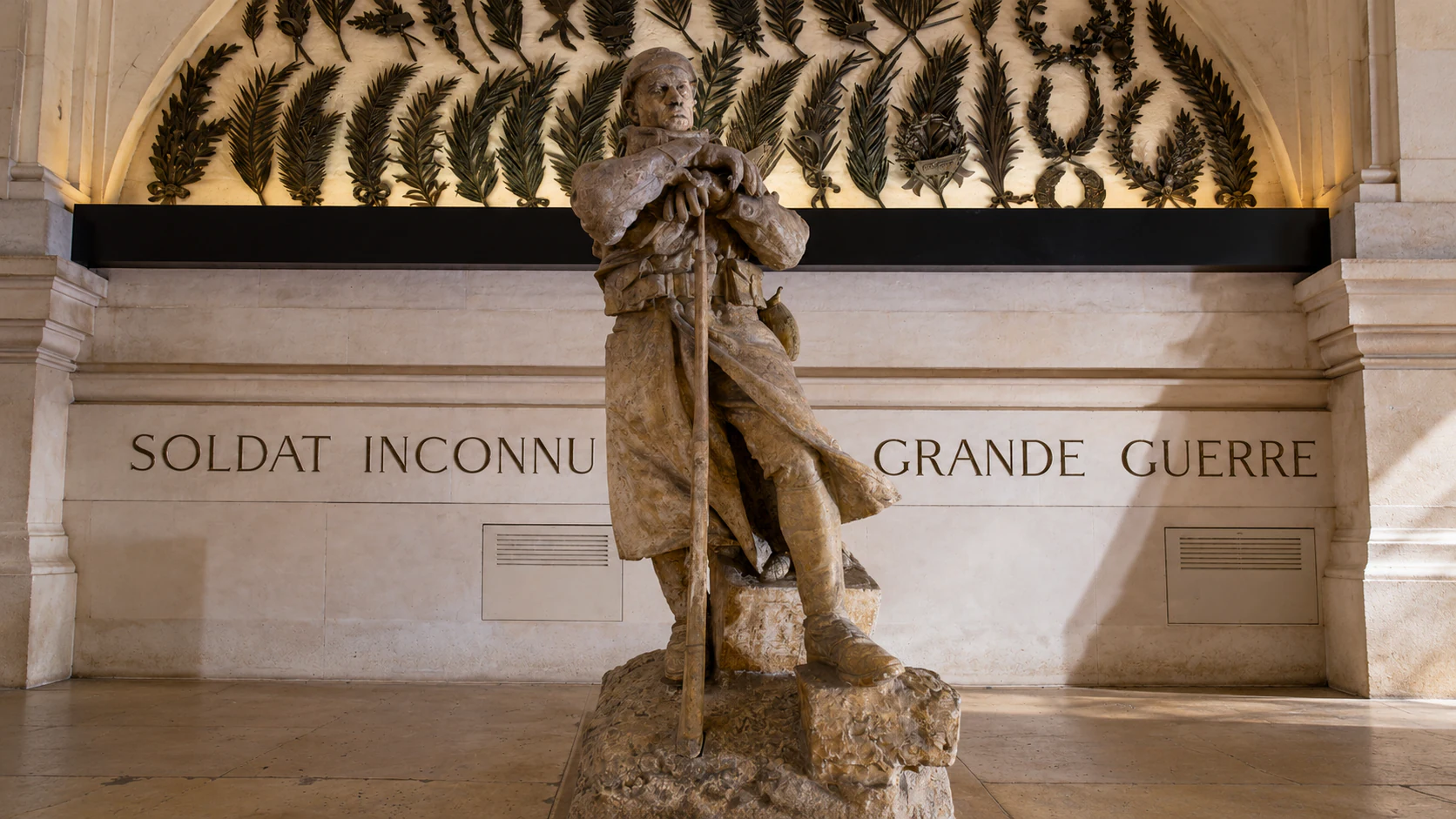 Le Poilu and the memorial palms