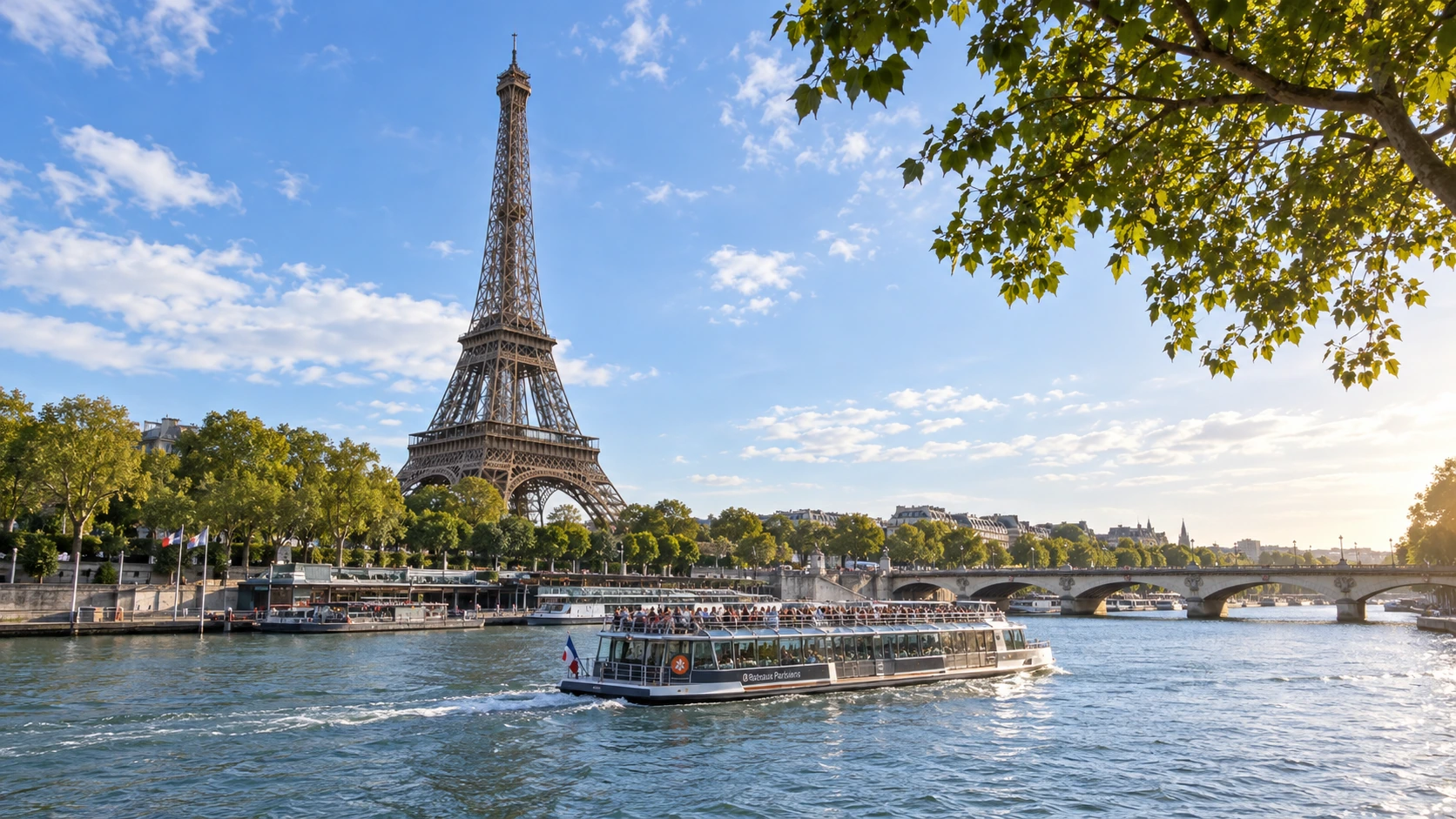 Bateaux Parisiens sightseeing cruise, Paris