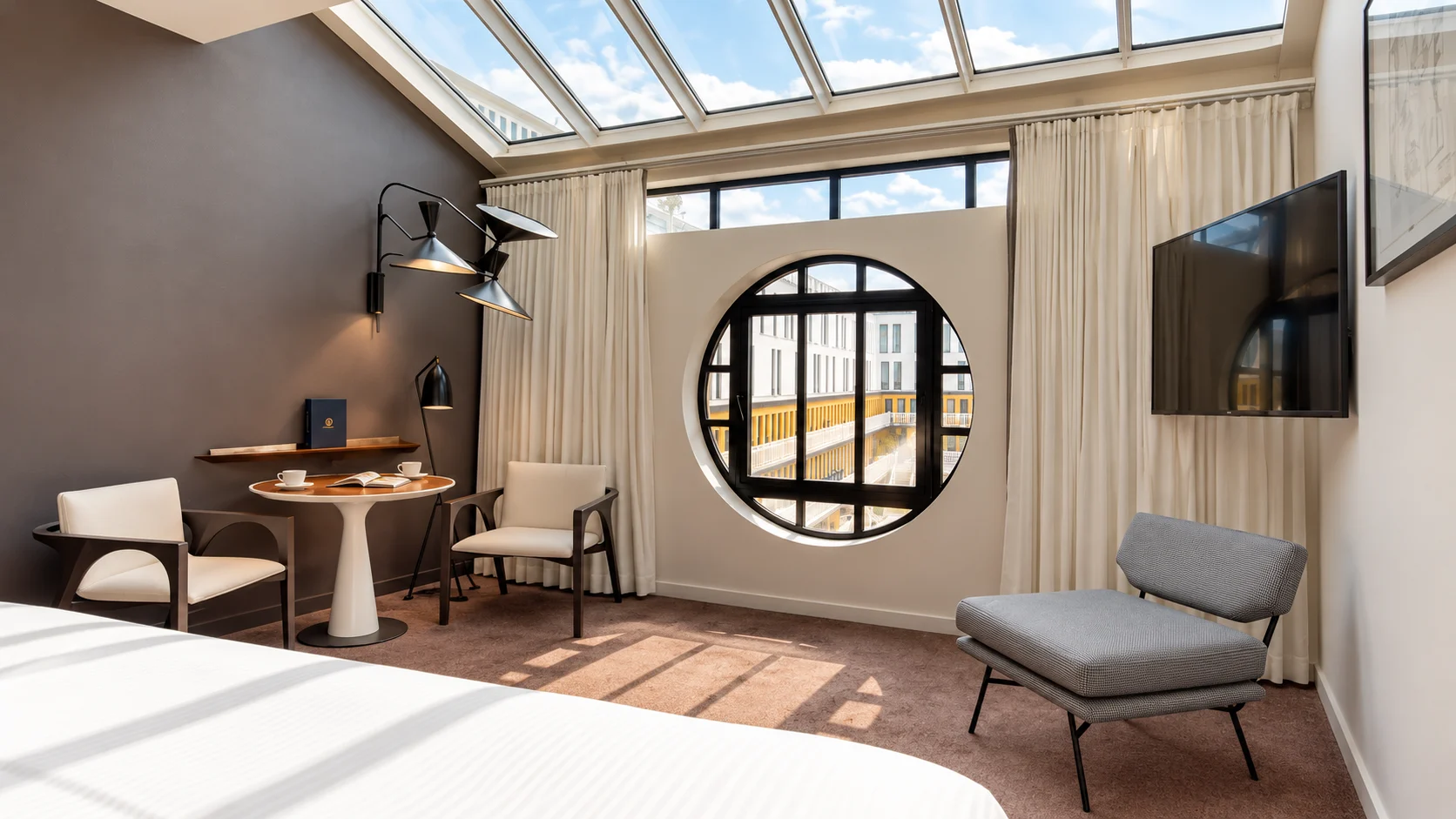 Round-window room