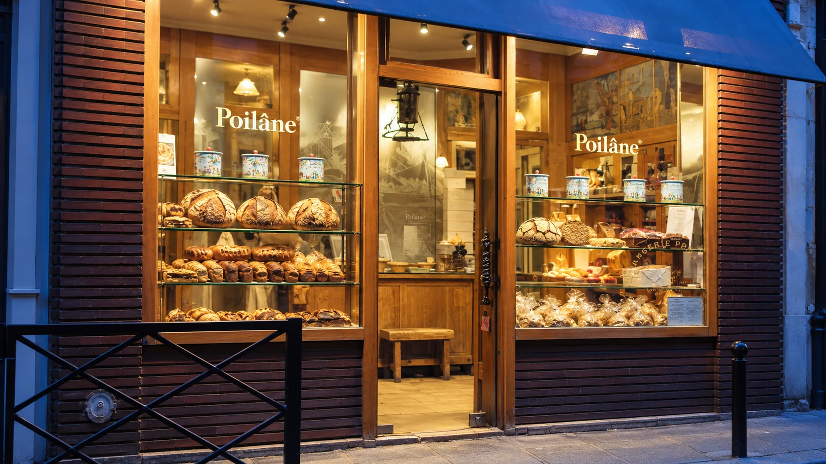 Window bread display and timber door