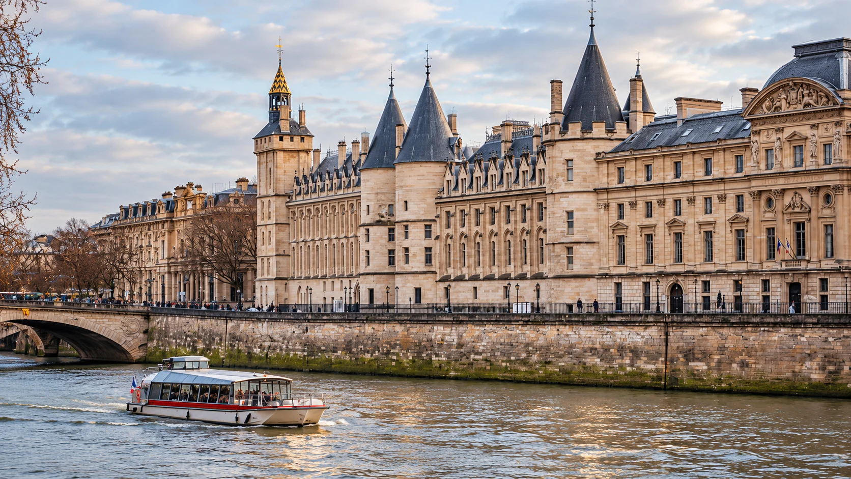 Conciergerie towers from the Seine