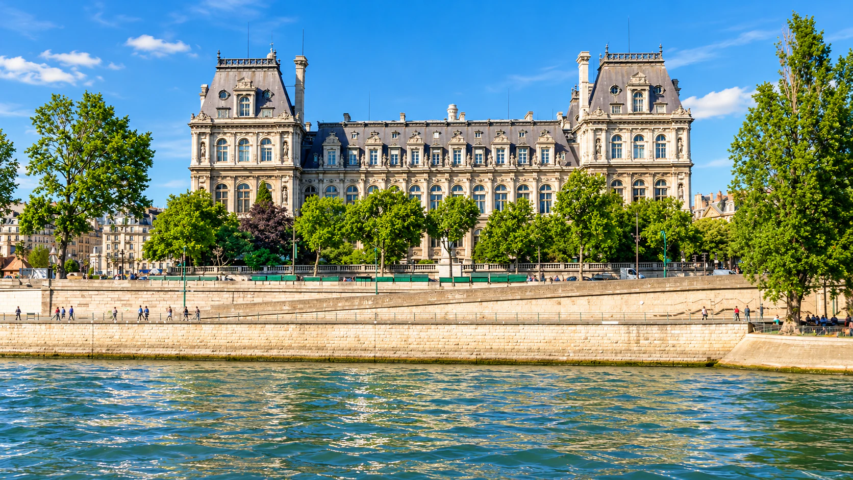 Hôtel de Ville from the Seine