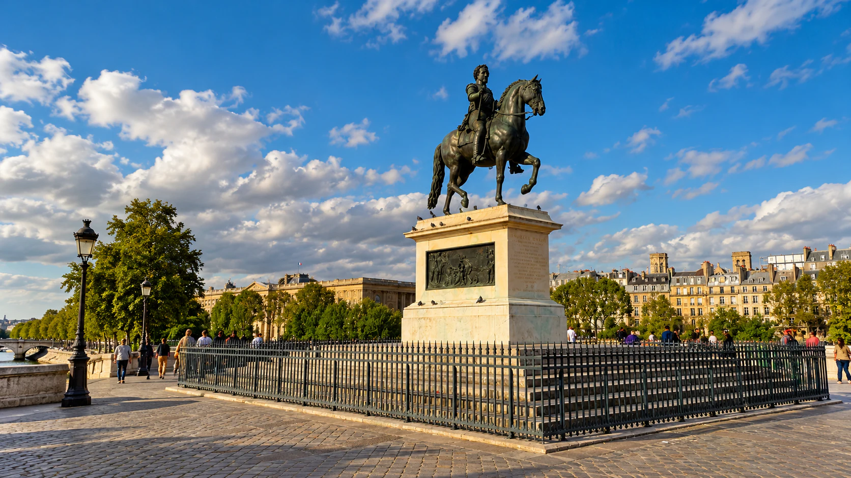Henri IV statue above the western island tip