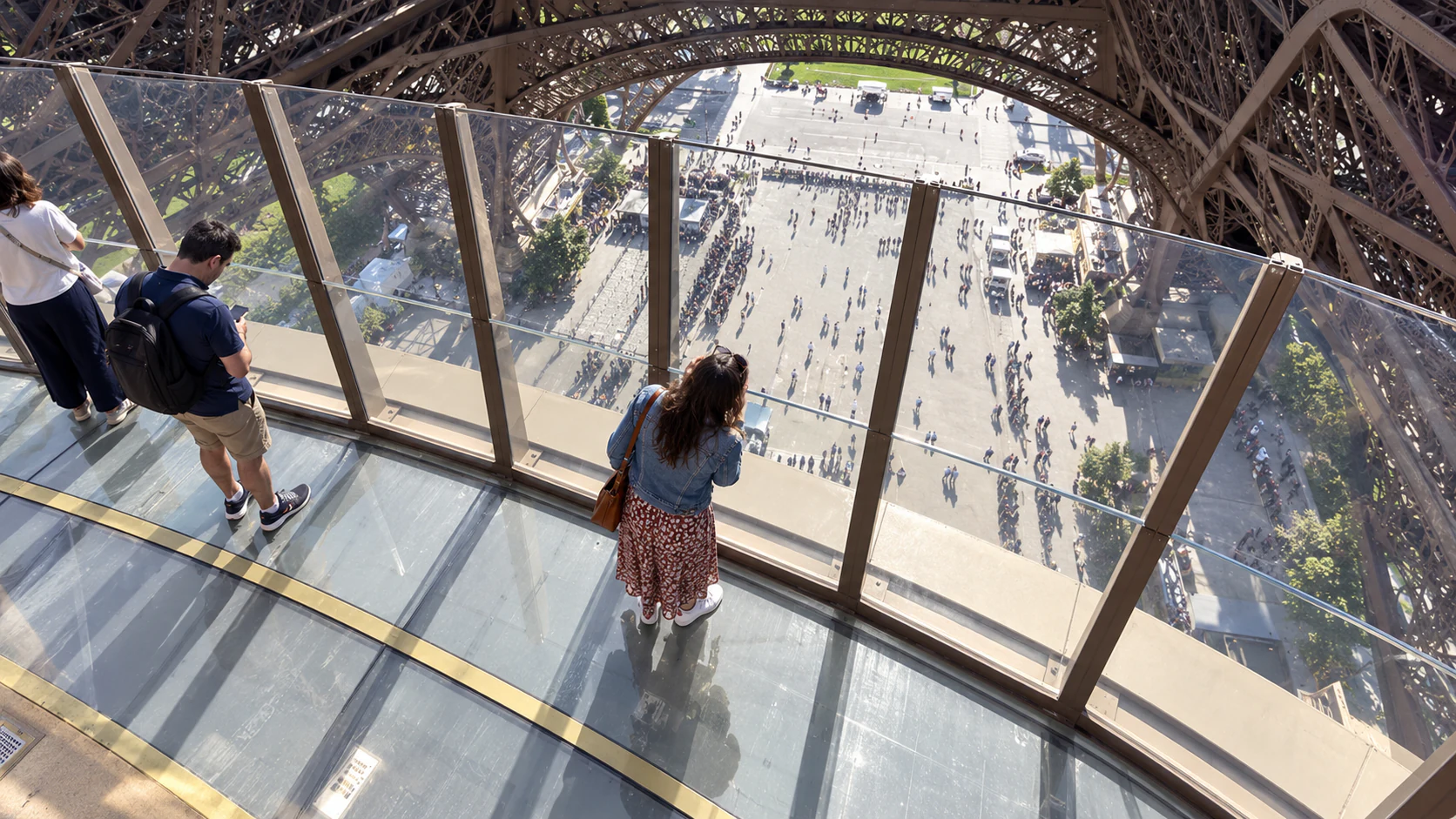 First-floor glass floor