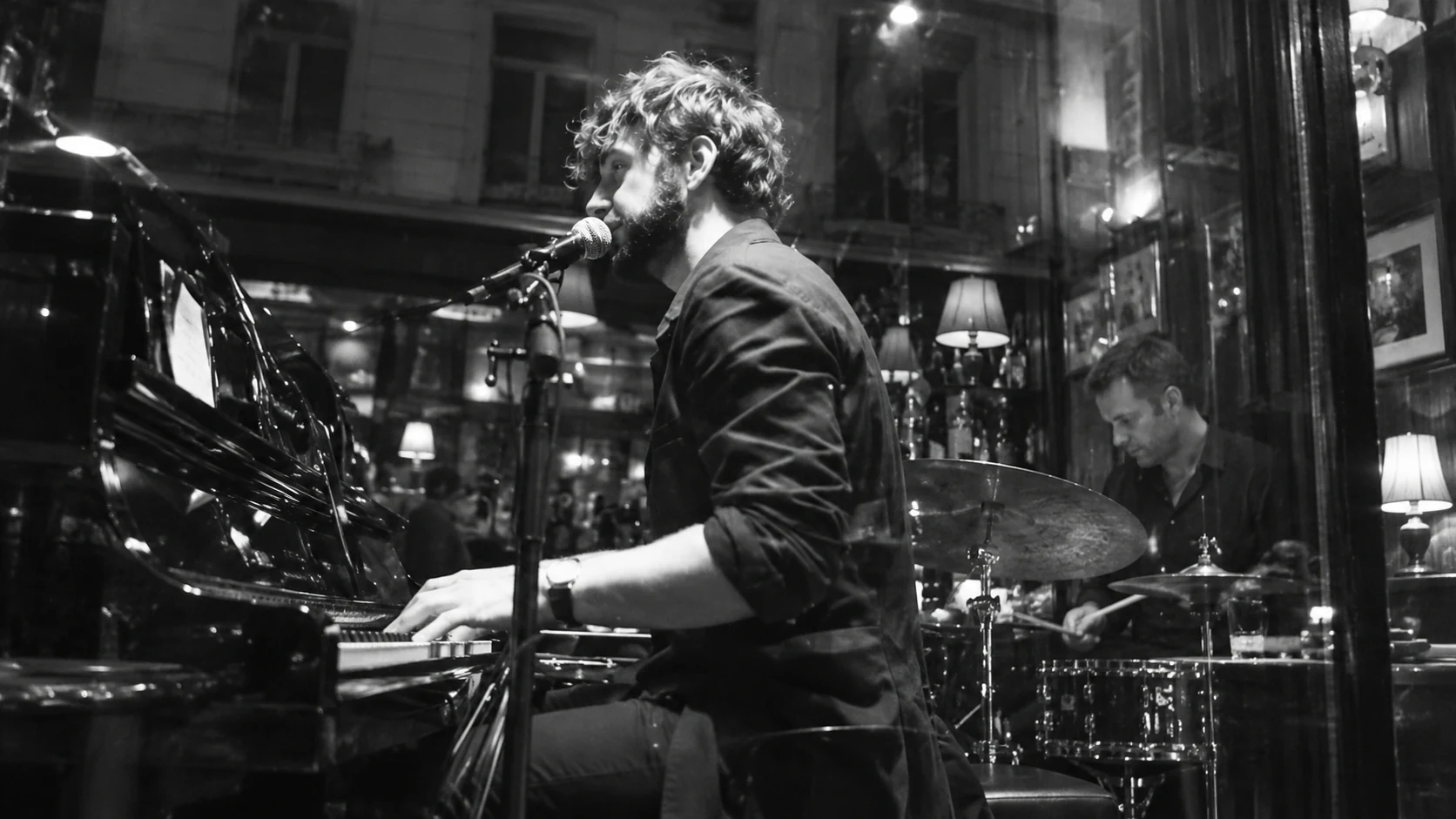 Live piano music