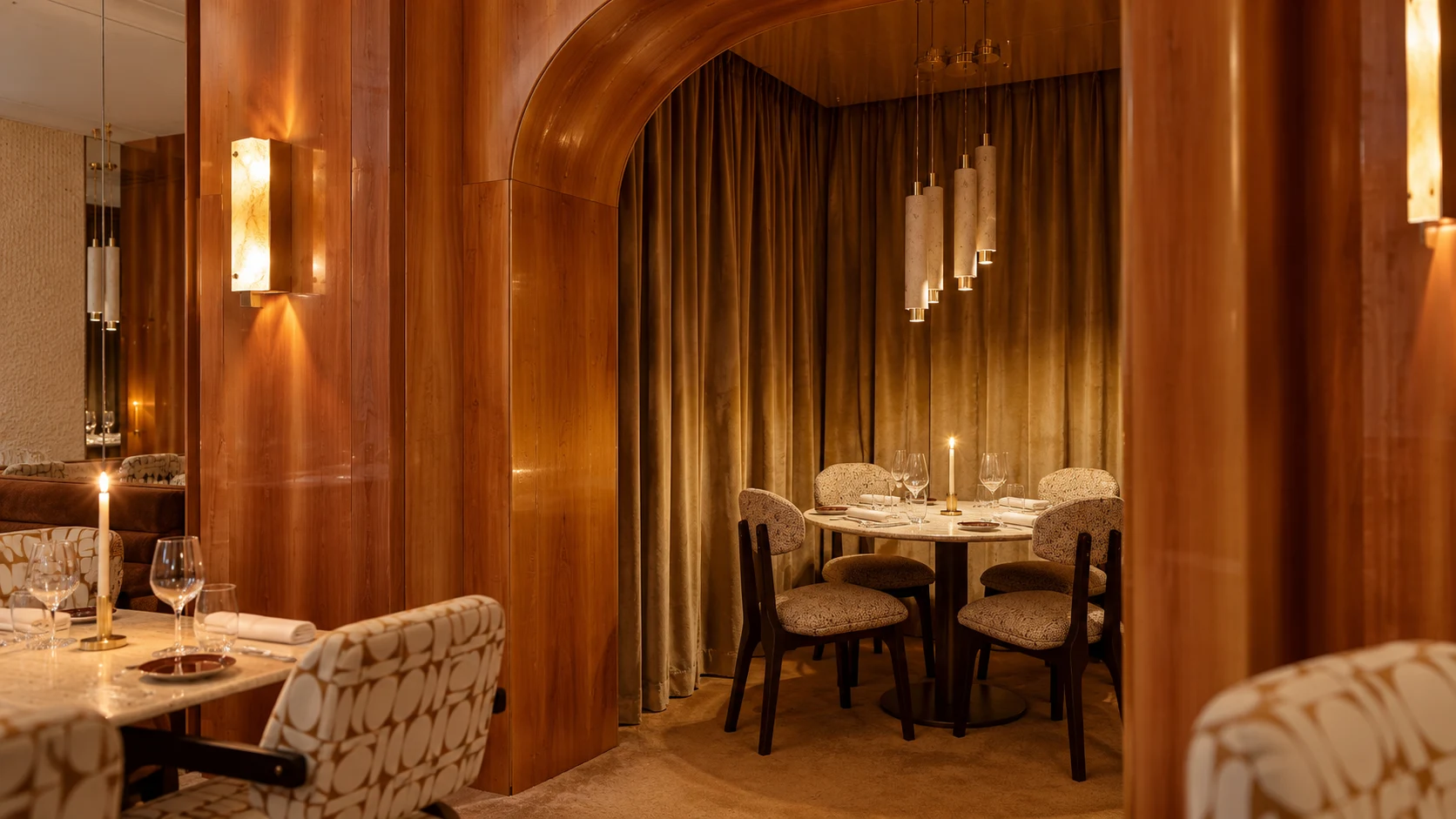 Private dining alcove