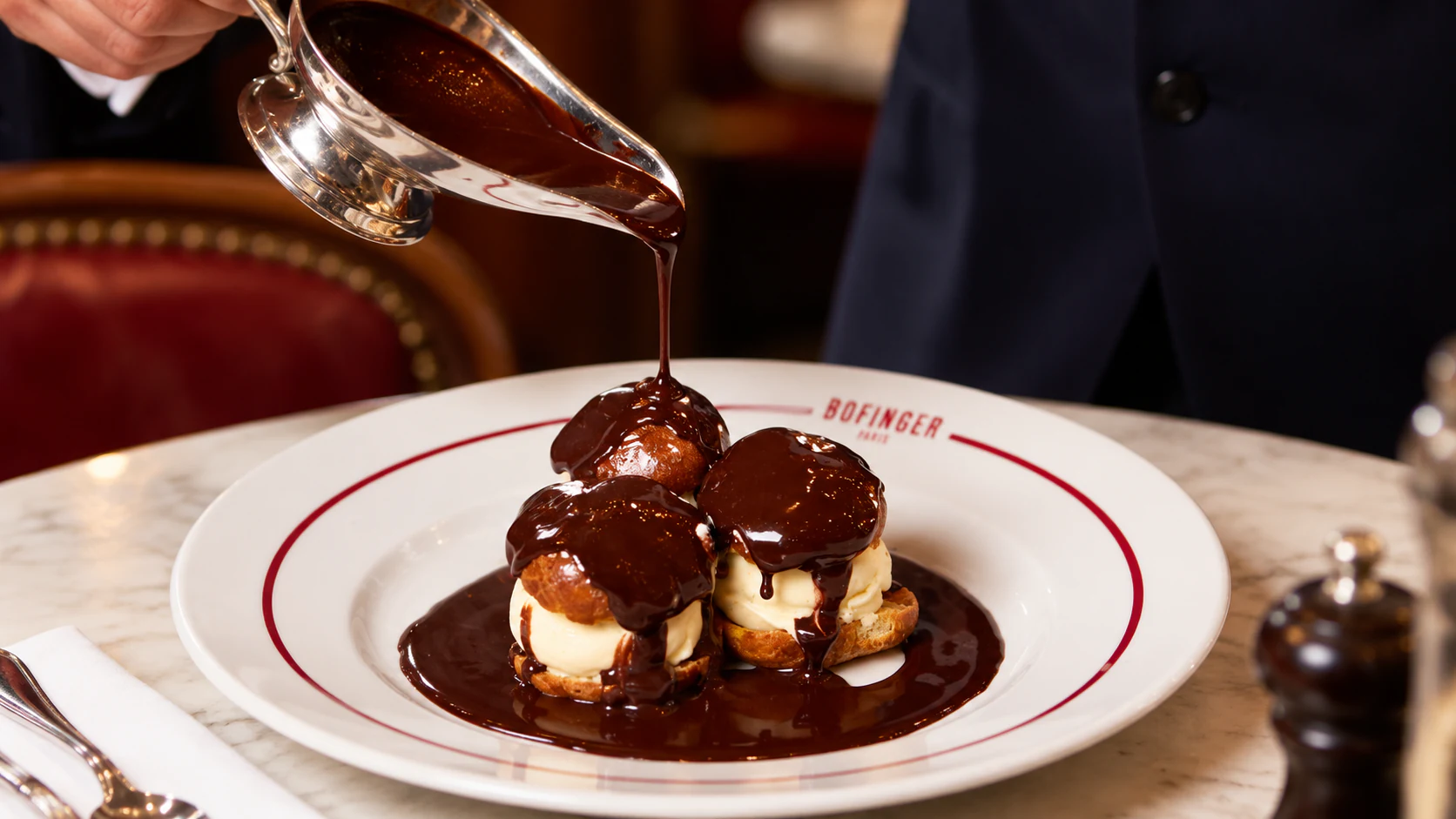 Profiteroles au chocolat chaud