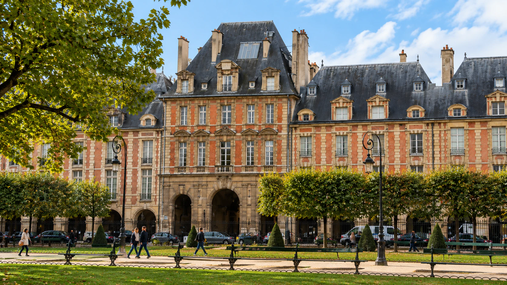 Central arch and slate roof of the Pavillon du Roi at Place des Vosges