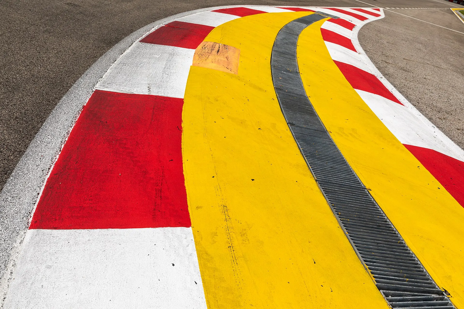 The Marina Bay Street Circuit near the current Turn 18 map annotation in 2019.